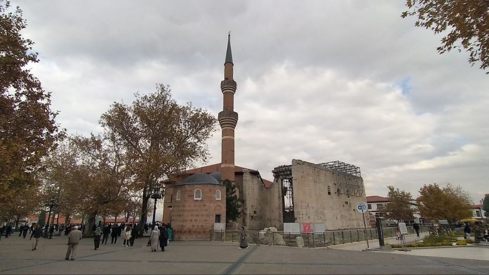 Hacıbayram’da Bir Karşılaşma: Semerkant Çay Evi