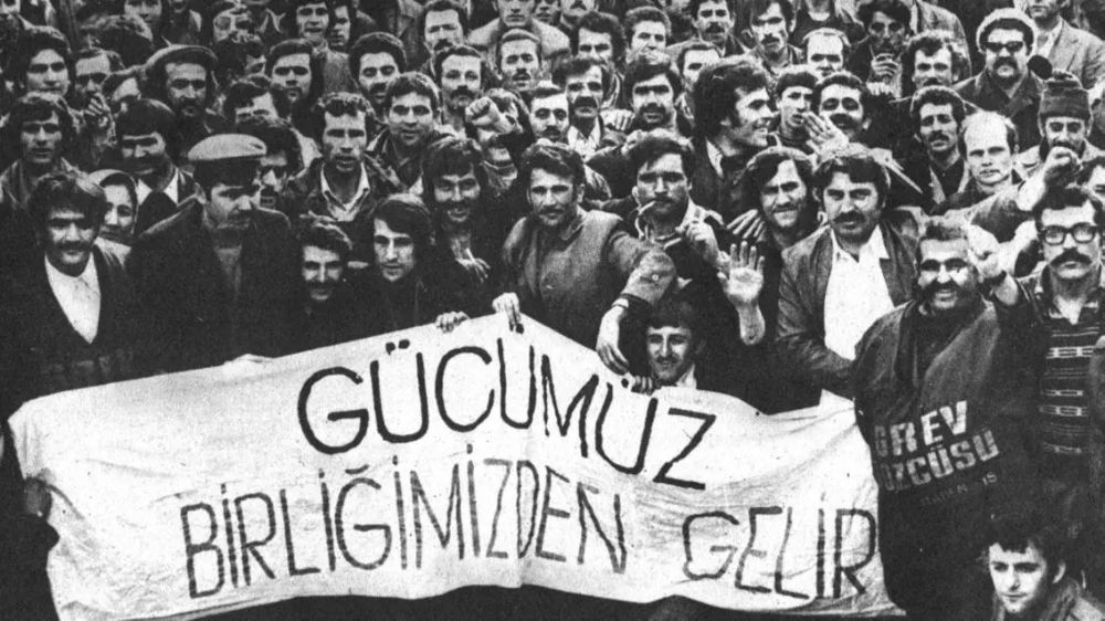 Hey Gidinin Komünist Manifestosu Aradan Geçen 165 Yıla Rağmen Hala Güncel...