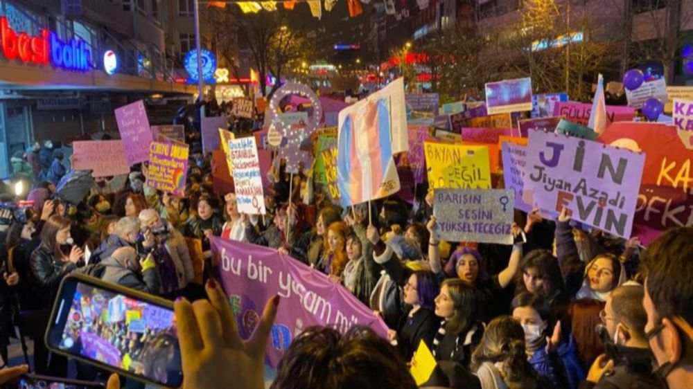 Ankara’nın Görünmez Barikatlarında Kadın Olmak