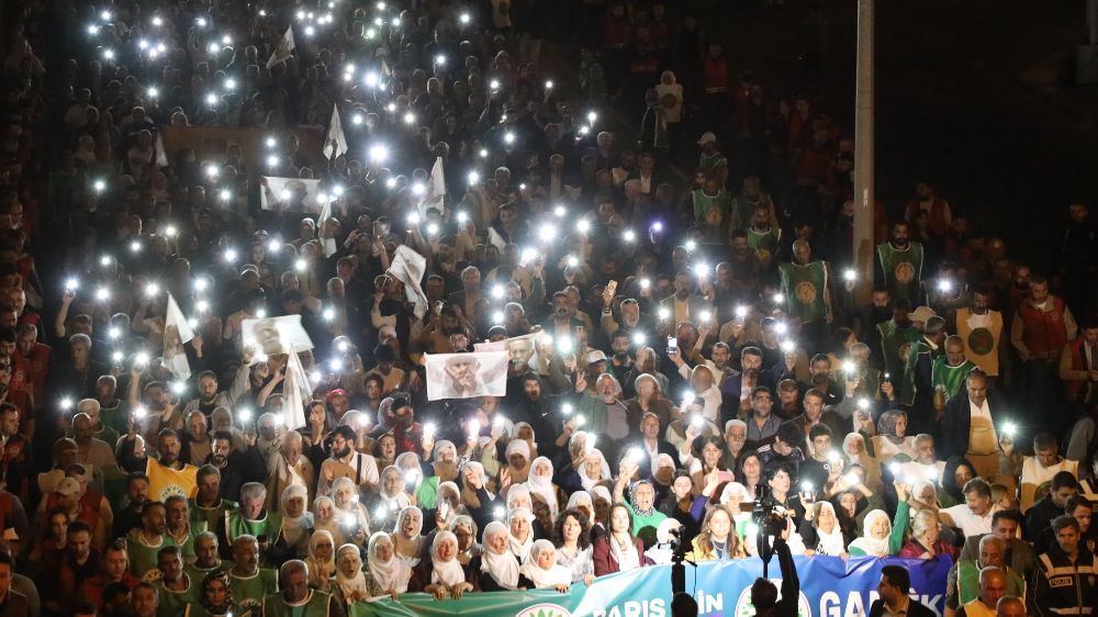 İttifakların Ötesinde: DEM Parti’nin Müzakere ve Demokratik Çözüm Çizgisi  