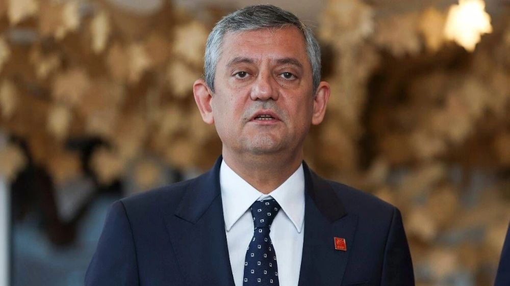 Özgür Özel Yalnızlığına Kendisi Karar Verecek!