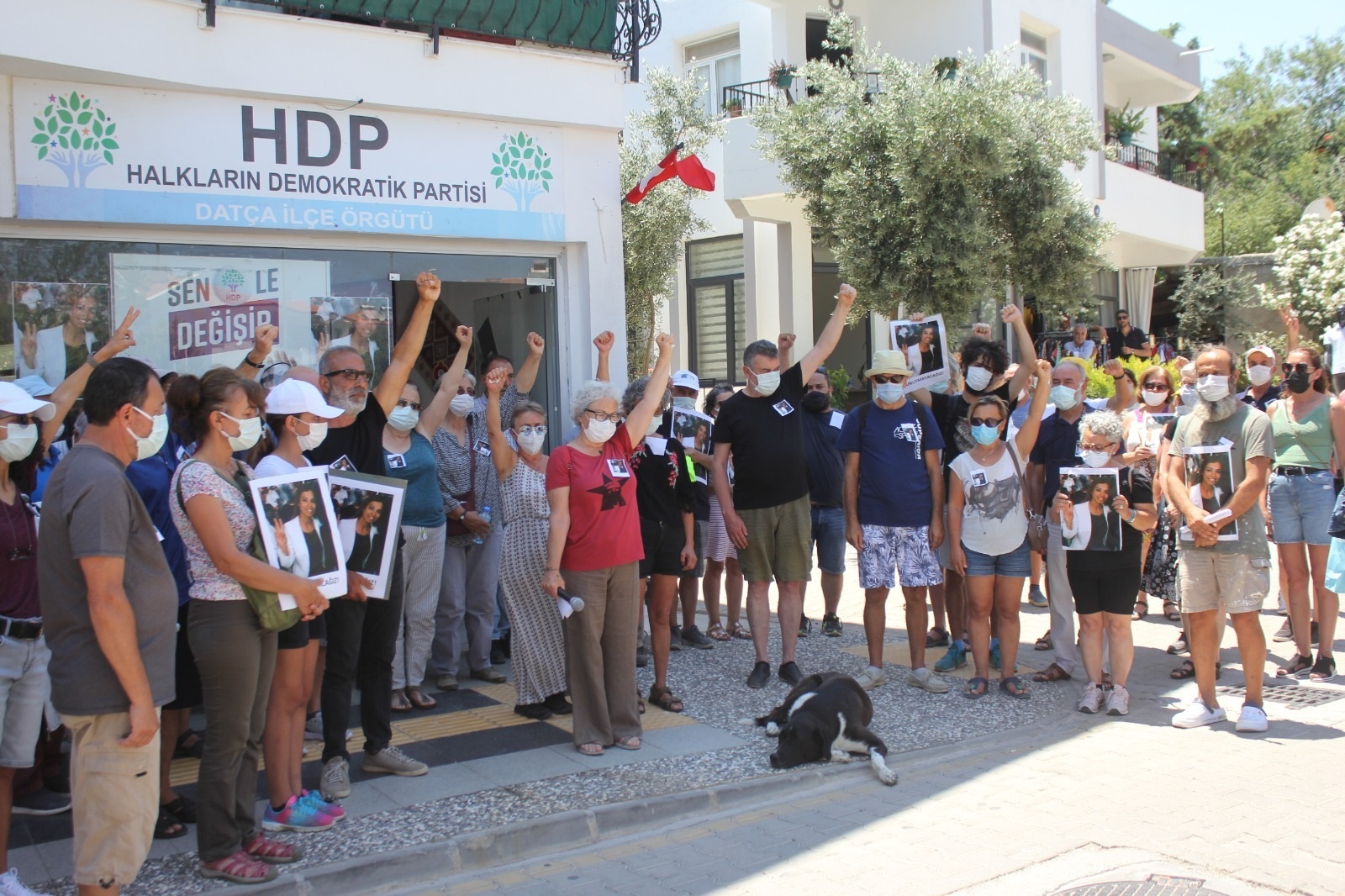 Datçalılar Deniz Poyraz’ı Faşizme Karşı Omuz Omuza Sloganları ile Uğurladı